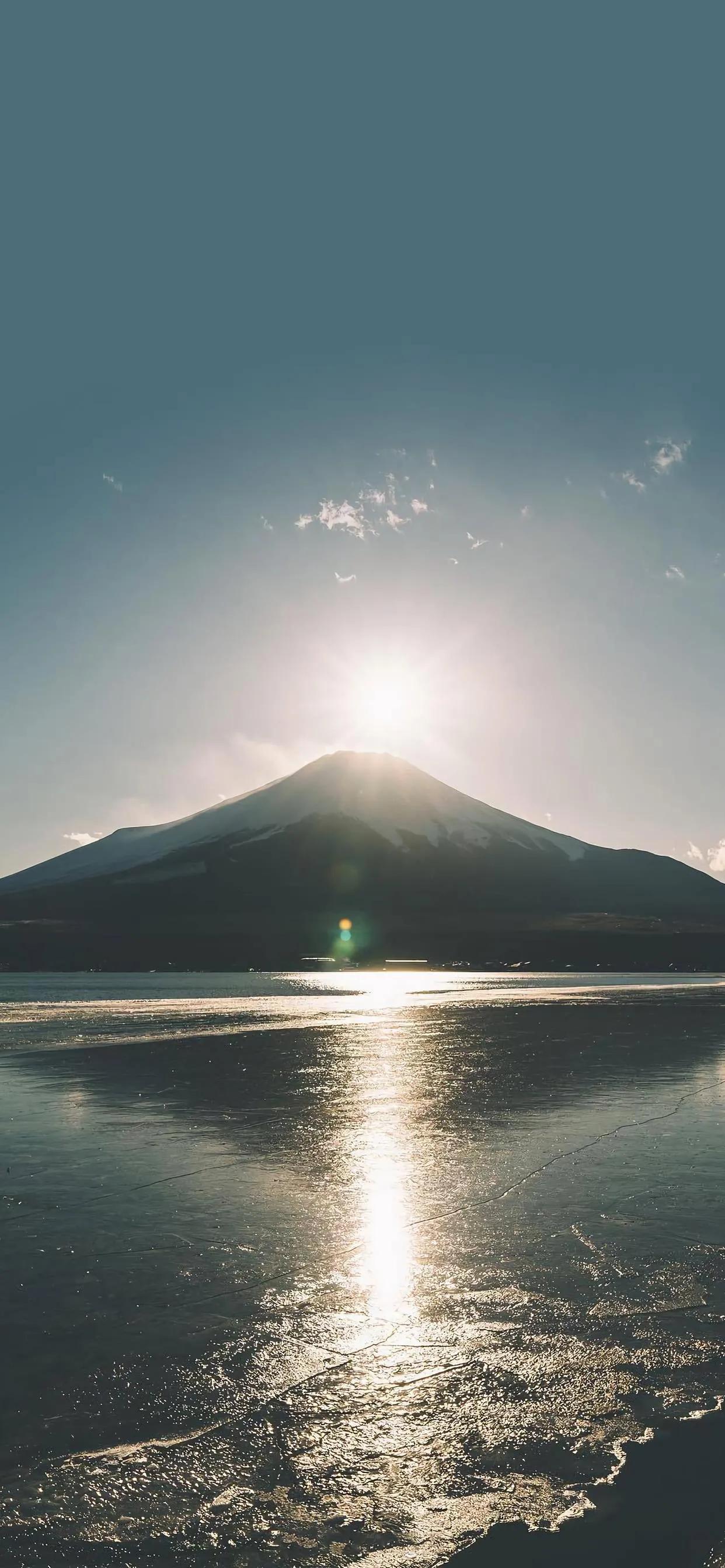 富士山活跃地质活动与旅游繁荣共生最新动态